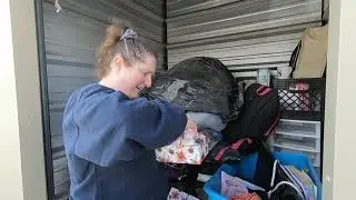 I was Disgusted by what I found in my first storage locker/ so gross!!