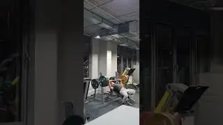 жим штанги на наклонной скамье