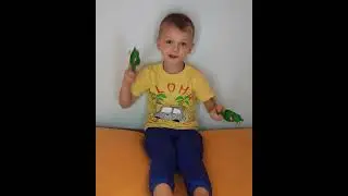 Две лягушки. АВТОР Елена Поддубная. Игра с бубенцами.