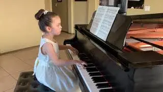 Bach Prelude in C minor BWV 934 - Sophia (age 6)