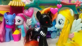 MLP: High School Secrets Ep25 (Party Kisses)