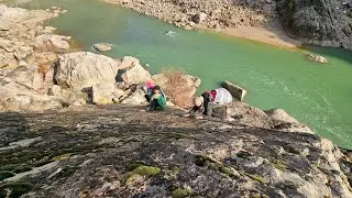 Nomadic life Difficult passage in the mountains of Khosrow and Nilofar to take Diana to the hospital
