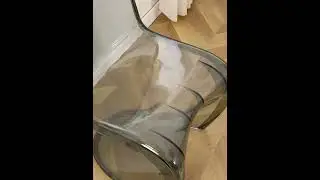Прозрачный пластиковый стул
