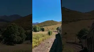 Curva de entrada a Busdongo, desde el tren histórico Gijón-Busdongo con la 333.107 de AAFM.🛤️🚃⛰️