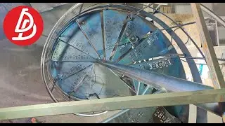 Винтовая металлическая лестница