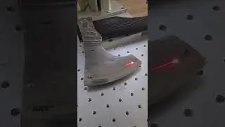 Кованый топор из стали 9ХС с гравировкой 
