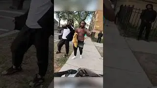 Él se Acercó a Miembros de Una Pandilla en Chicago