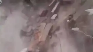 Depremde yardım edenler taşlar altında kaldı #türkiye #deprem