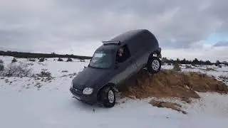 Chevrolet НИВЫ  по заснеженным горкам в пустыне   против  Niva Travel 1,7 л нива 2121 legend и УАЗ