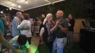 יום הולדת 70 בראשון לציון - שירה בציבור לימי הולדת 70 במרכז - אלעד גולדמן.