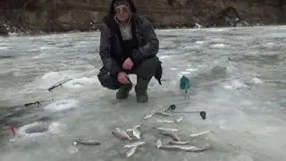 Река Хопер . Зимняя рыбалка в дождь . Декабрь 2022 .