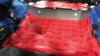 Volkswagen Touareg установка эффективной шумоизоляции автомобиля. Использовали материалы Комфортмат