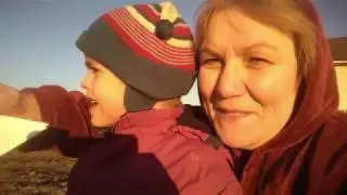 Поплывёт или не поплывёт?...... Арсений поплыл по ручью )))))