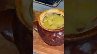 Горшочек с картошкой ,копчеными колбасками и грибами #рецепт #мукбанг#горшочки