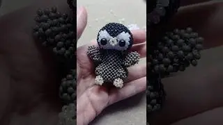 Пингвин амигуруми из бисера 