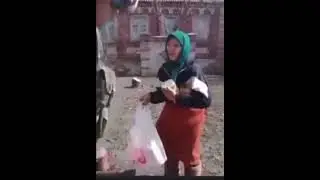 Украинские мрази издеваются над стариками