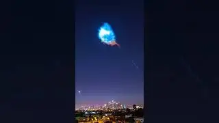 Falcon 9 launch at dusk. A show! / Lançamento do Falcon 9 no crepúsculo. Um espetáculo! 