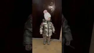 Алиса пришла с улицы и принесла смотрим что 🙄