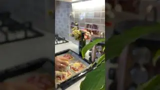 Быстрый вариант пиццы из дрожжевого слоенного теста#shortsvideo#пицца#рецепты#еда#food#кулинария