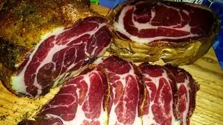 Коппа – сыровяленая итальянская колбаса из свиной шеи. Просто засолил и все.