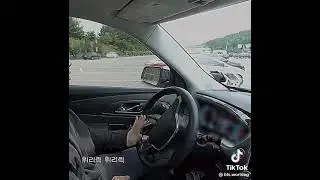 جونغكوك من فرقة BTS يقود سيارة بيد واحدة يفوتكم 😩
