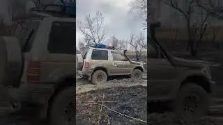 Паджеро 2 в глине.