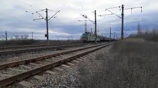Электровоз Вл80с с грузовым составом