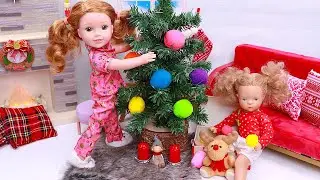 Getting ready for Santa! Play Dolls preparing for Christmas