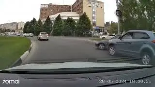 Уважаемые эксперты, рубрика: вопросы от подписчиков 😎 Кто виноват в ДТП ? Кросовер или седан? 😱
