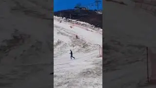 Лыжник на сноуборде 😂 #snowboarding #skiing #mountains #snow