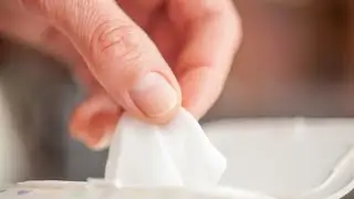 Como eu faço lenços umidecido caseiro para limpeza geral