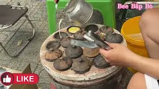 Chờ đổ bánh căn tôm, mực!