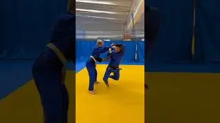 МОЩНЫЙ ВАРИАНТ БРОСКА MOROTE SEOI NAGE🔥👊🏻 #judo #judothrow #moroteseoinage #shorts #short #sports
