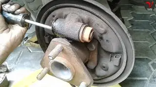Piaggio ape Brake Service | Three Wheeler  - V Clips Videos