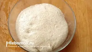 Two methods of kneading and folding dough