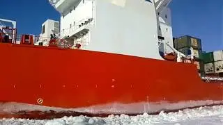 Ледокол на Енисее.. советую посмотреть........