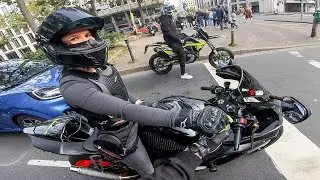 BIKERGIRL FLIRTET MIT MIR