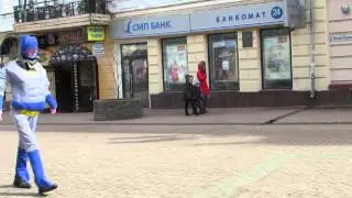 Бэтмен танцует на улице Большая Покровская