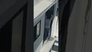 Man Rescued Kitten from top floor of building  (successful kitten rescue video)