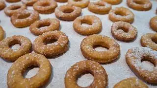 These kisses (cheese discs) disappear in a minute. Perfect for Fat Thursday and easy to make.