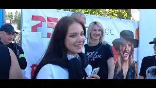 Олег Гаркуша. Фото на память со зрителями фестиваля 