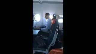 Драчун в самолёте.))))