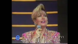 Emel Sayın  Bana Aşkı Öğretensin
