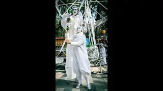 Уличный цирк-шоу  