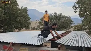 Union of Nomads: Ali completed the roof of his house with the help of his relatives