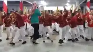 Viral Bu Guru Teladan Joged Dengan Murid