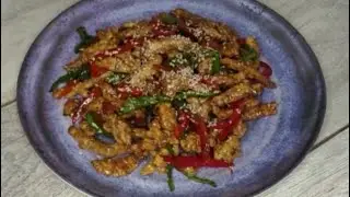 Курица с кунжутом,вкусный тёплый салат ,можно подать с гарниром 🔥