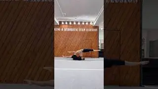 메달려서 다리찢기⁉️😱 Partner Challenge