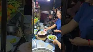 Non-stop stir-fry, street food made to order in Chiang Mai, Thailand. #streetfood #shorts
