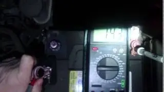 Снимаем батарейку на Солярисе.